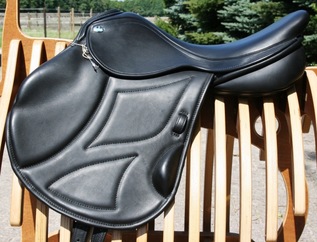 Selles dobstacle, de dressage et selles de randonnée